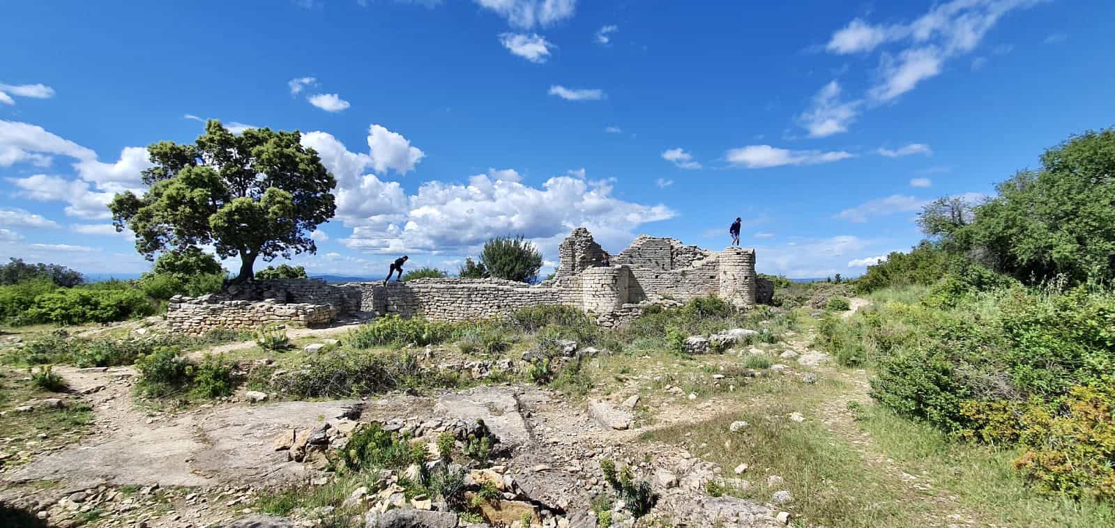 Site archéologique du Camp de César, ancien oppidum dominant la vallée du Rhône