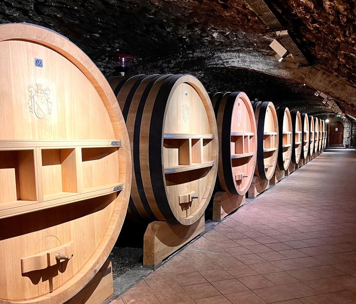 Fût de vin illustrant les dégustations et le patrimoine viticole local