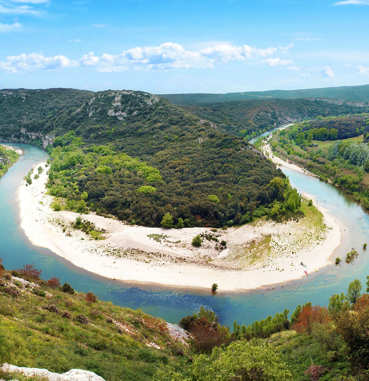 Paysage naturel des gorges du Gardon, site préservé du Gard